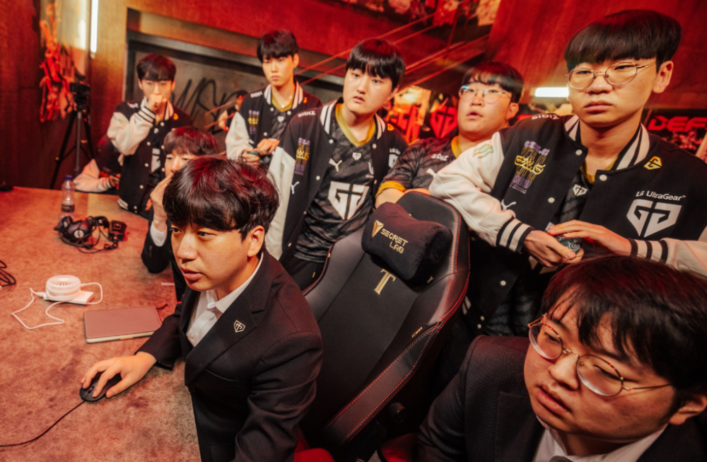 C9险胜RNG,Chovy极限生还后反打顶尖较量全球总决赛,技惊四座 C9险胜RNG,Chovy极限生还后反打顶尖较量全球总决赛,技惊四座