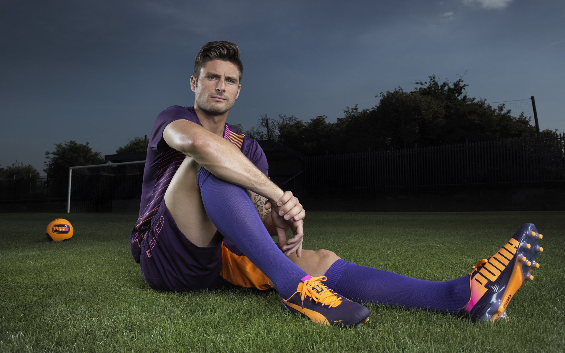 开云体育中国-约基奇生涯之夜引爆赛场，灰熊对阵老鹰的史诗对决，全能中锋如何改写NBA历史？